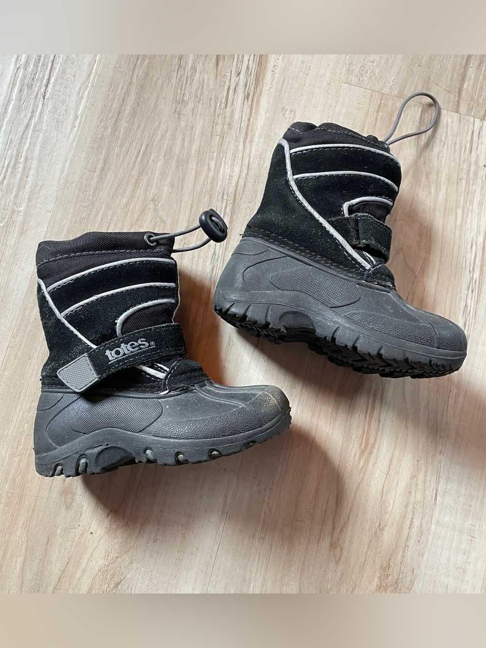Totes Kids Black Waterproof Insulated Snow Boots, size 5 cinch top